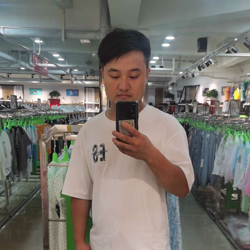大白挽手寂寞的照片
