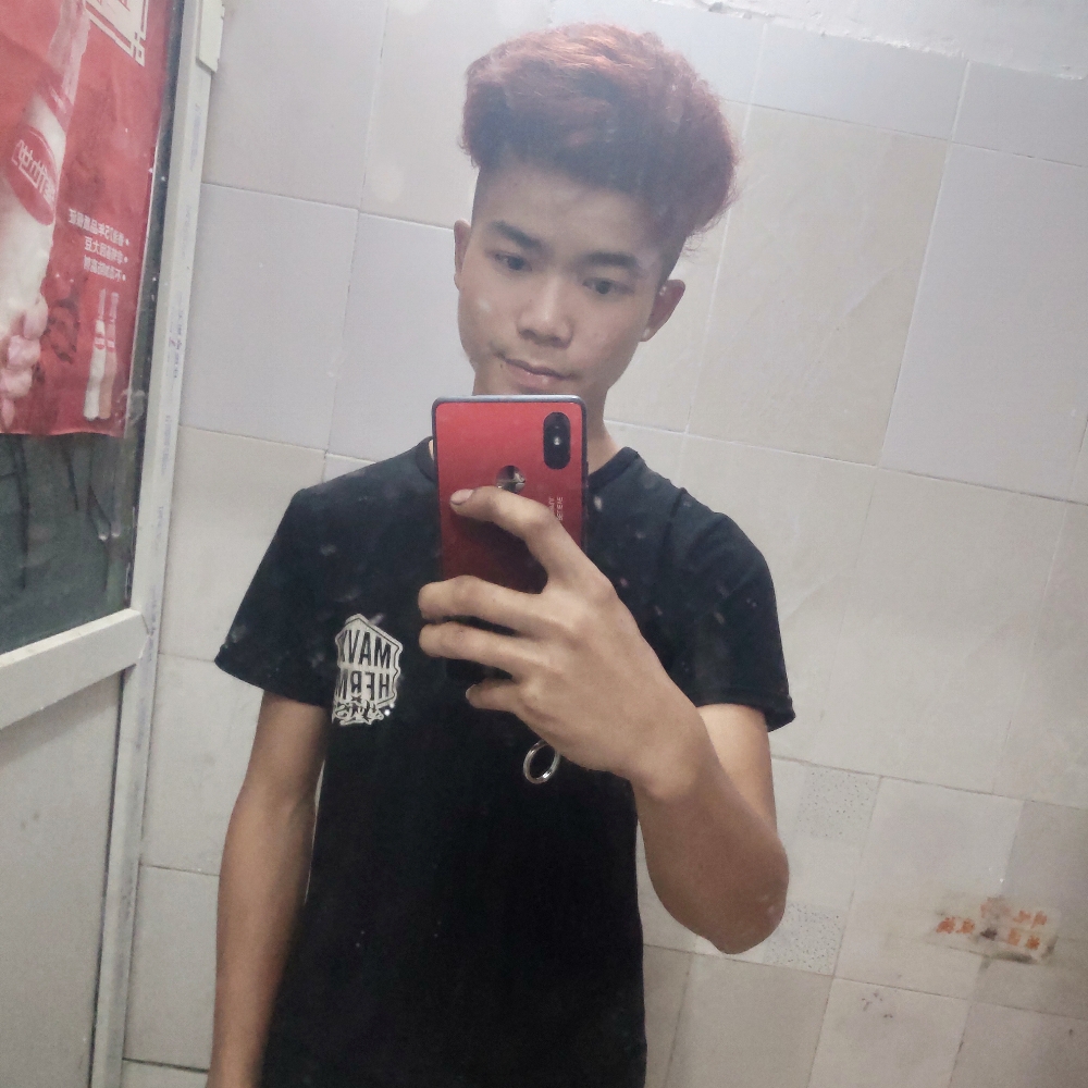 凶狠闻红玫瑰的照片