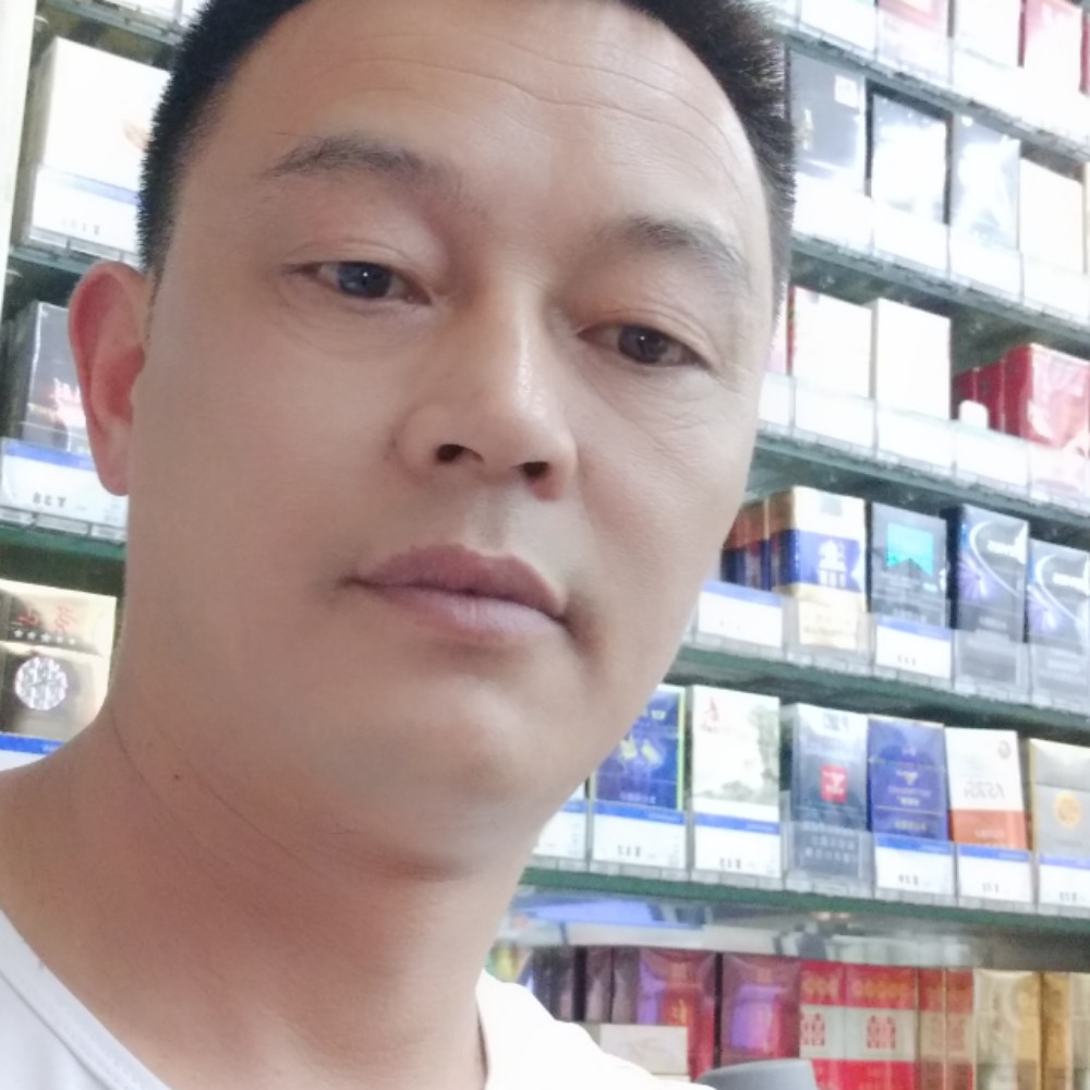 背包蹙眉单身的照片