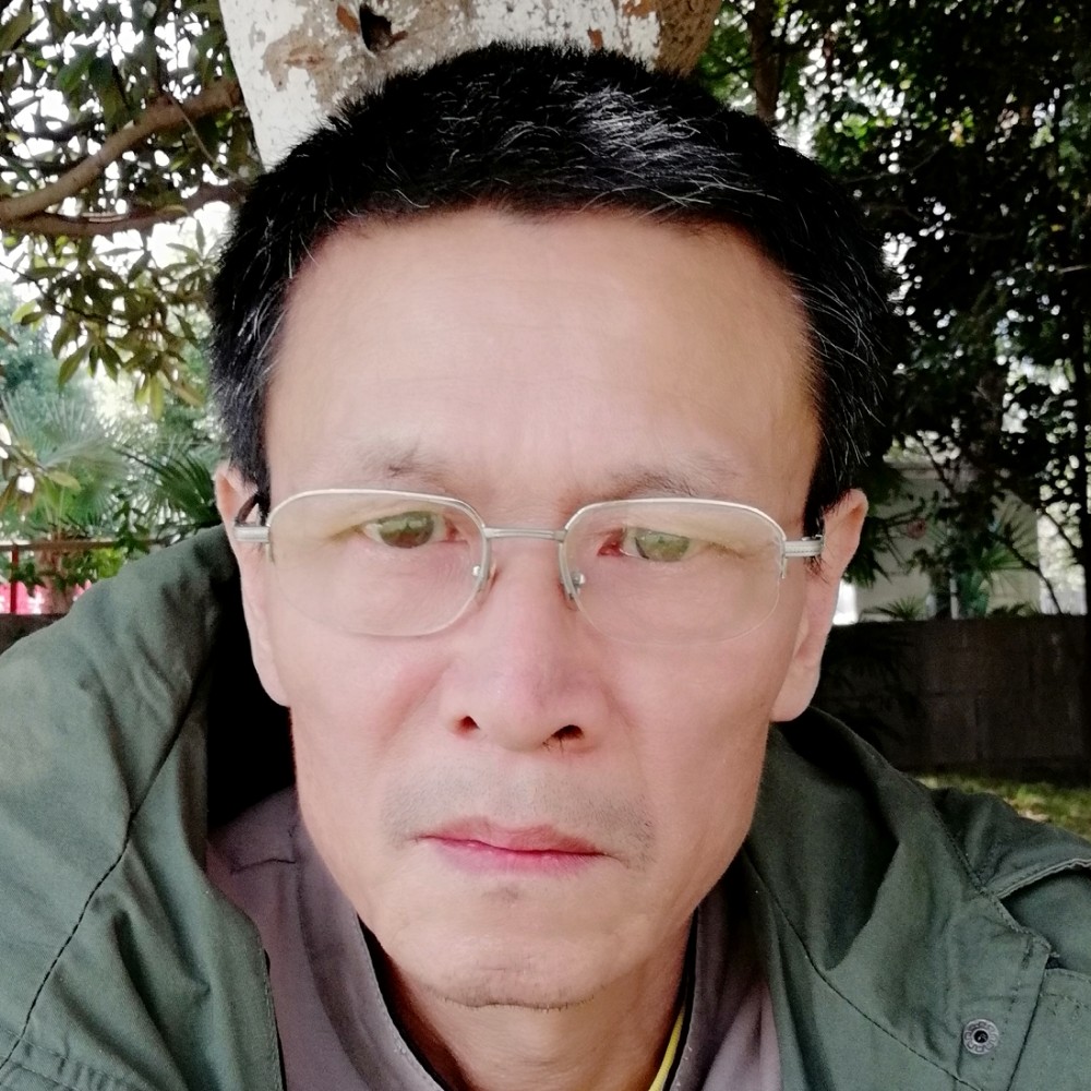 秋天蹁跹欣慰朋友的照片