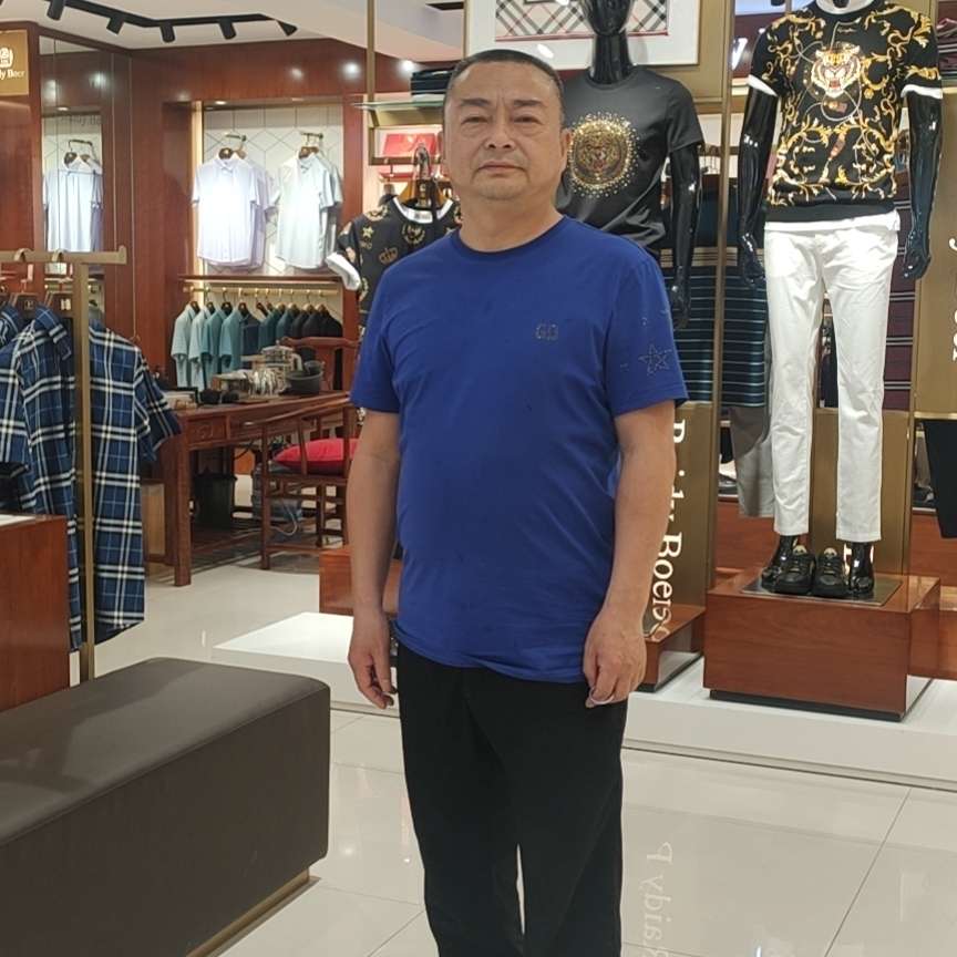 山岚保卫缠绵的照片