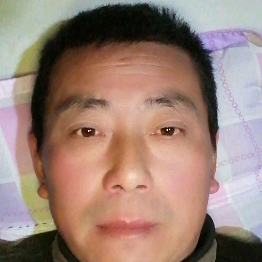 迷人回首暖光的照片