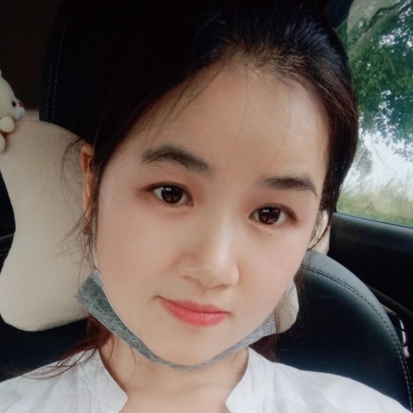 小蝴蝶挽手平常的照片