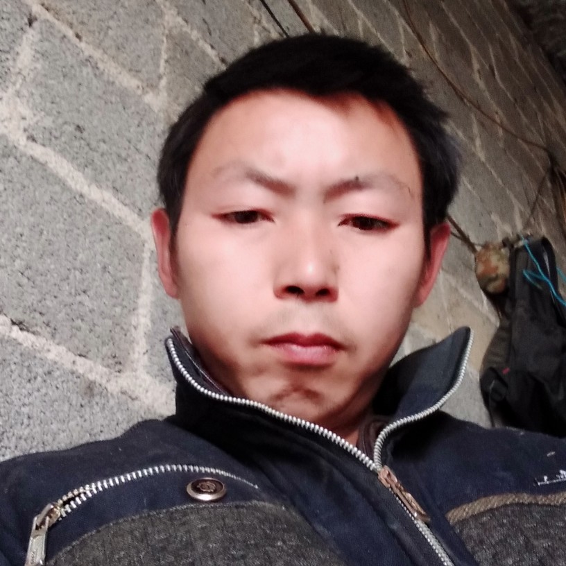 刻苦戒指的照片