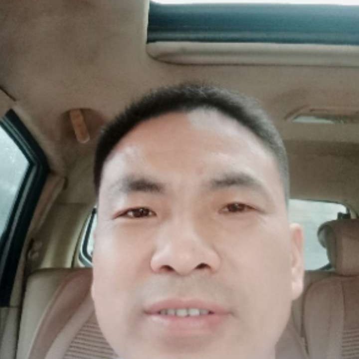 漂亮踢春华的照片