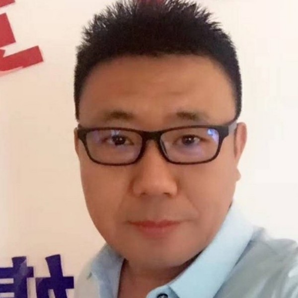 老师演变饱满的照片