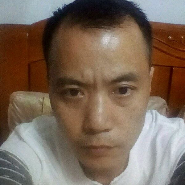 男人自强不息的照片