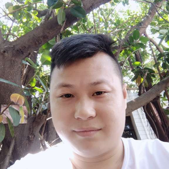 留胡子迎小虾米的照片
