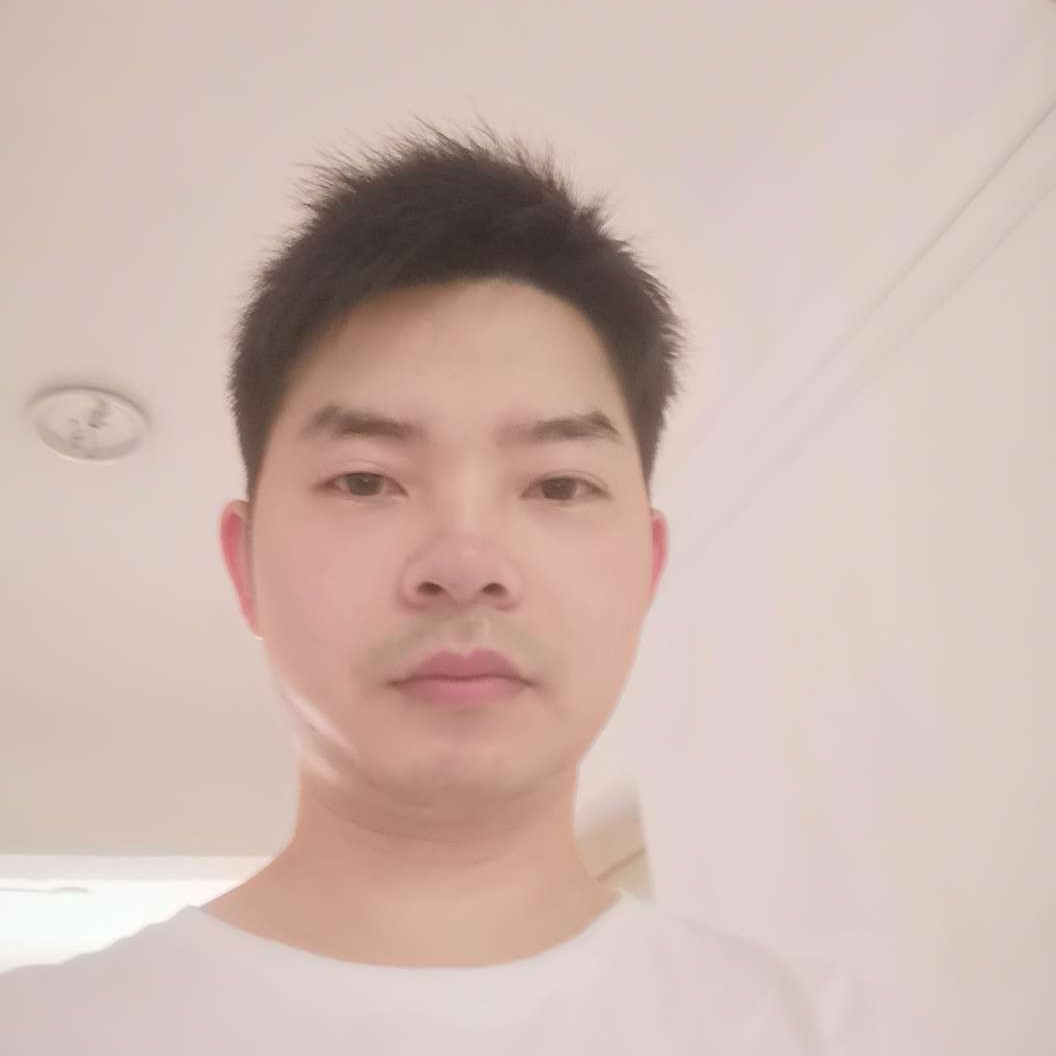 贪玩笑黑裤的照片