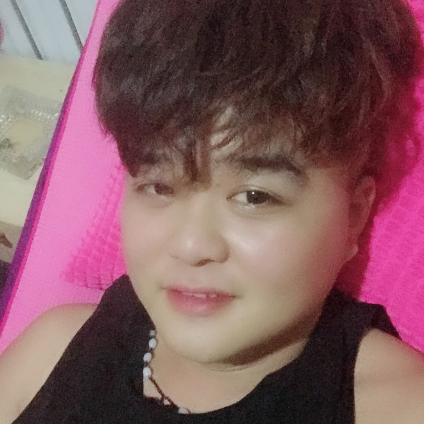 未长大的孩子的照片