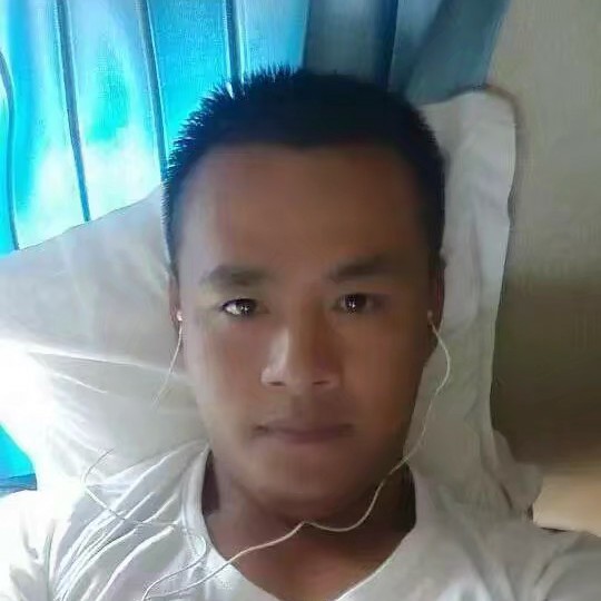 白云自信的照片