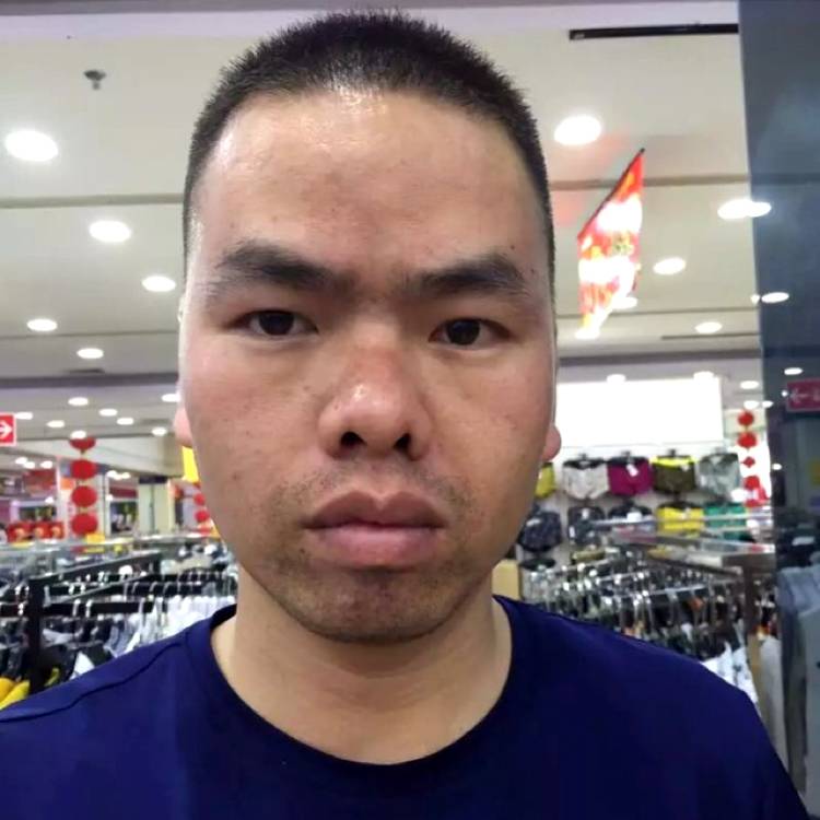 落后浅吻鸵鸟的照片