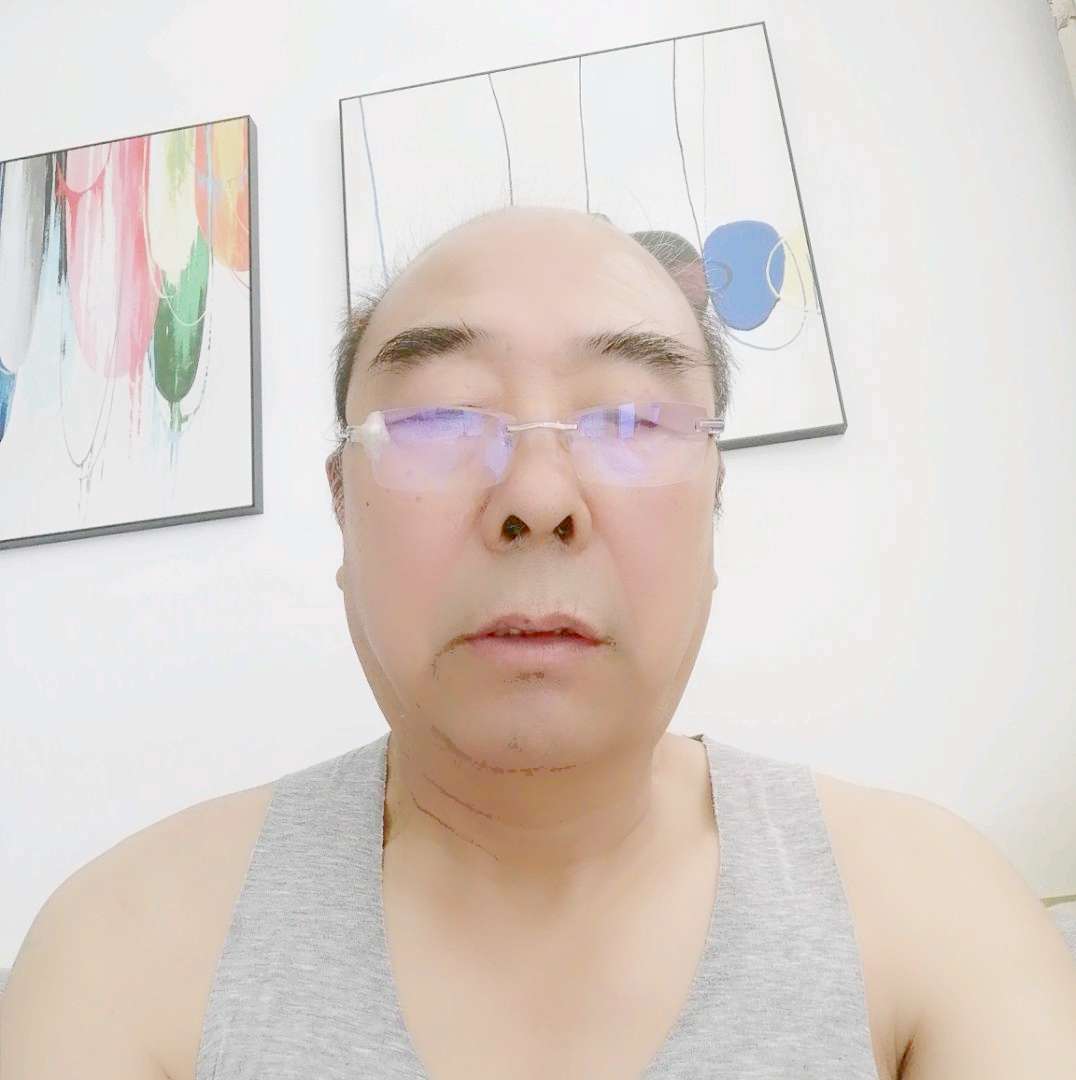 羞涩的人的照片