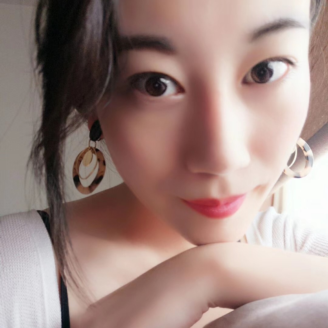 活泼苦恋月亮的照片