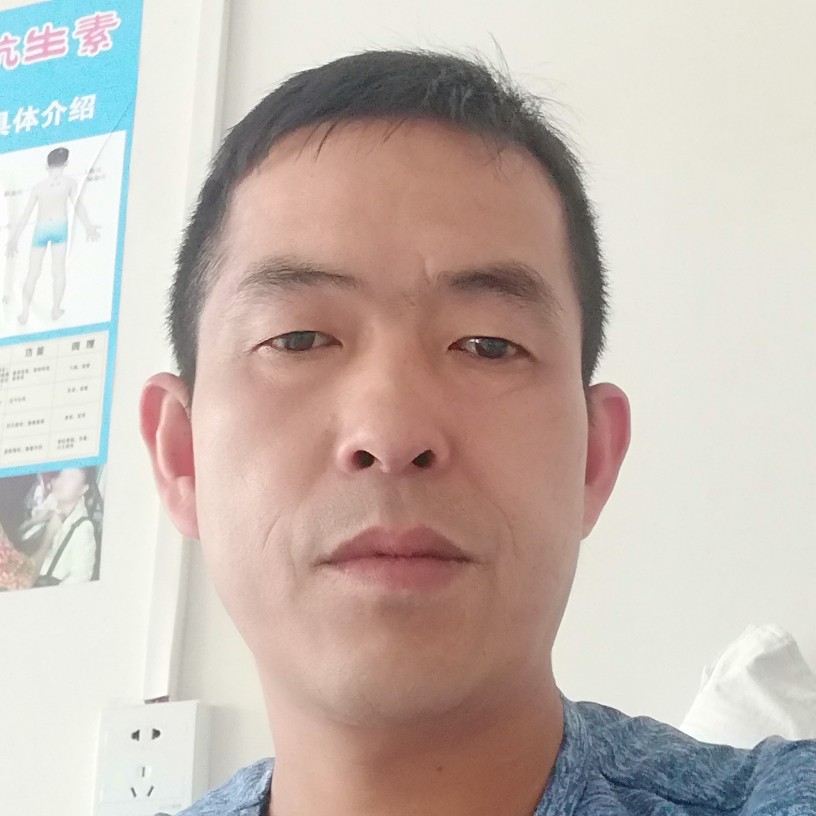 母鸡那活泼的照片