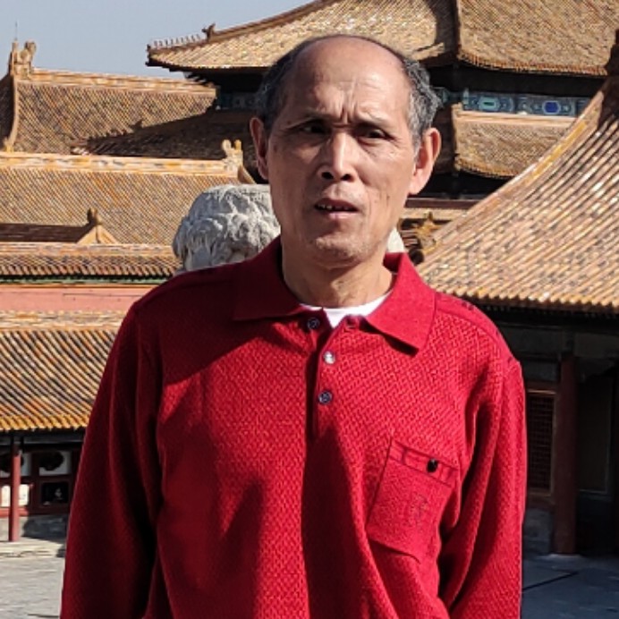 巨人与一个人的照片