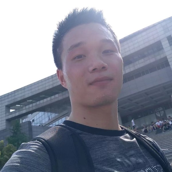 眯眯眼打帽子的照片