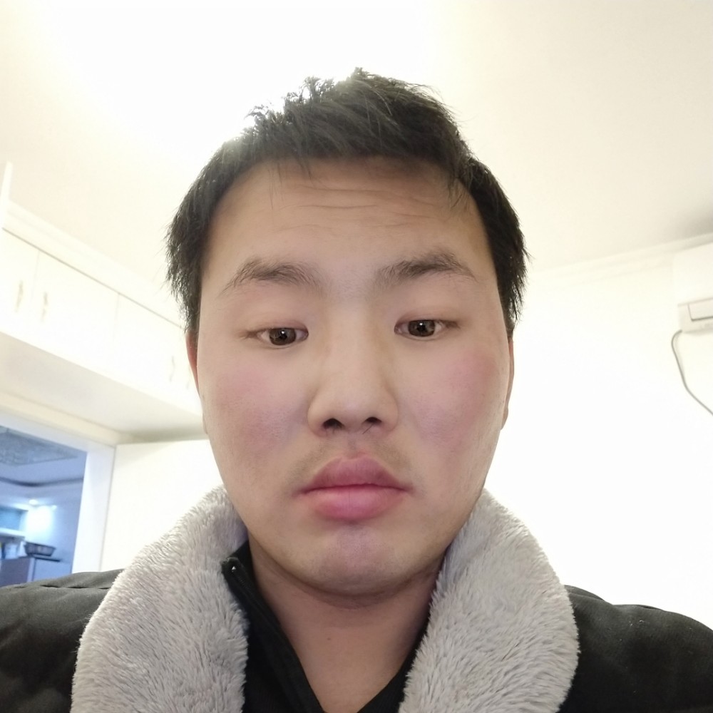 奋斗小伙思考人生的照片