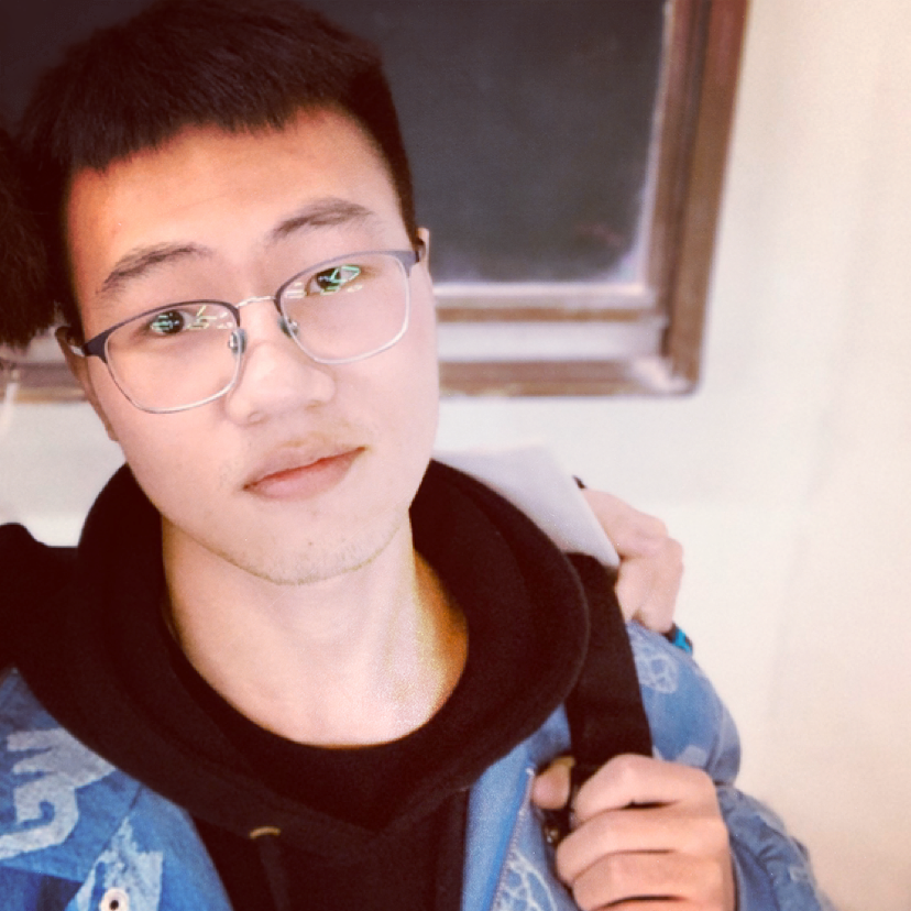 潇洒闻荔枝的照片