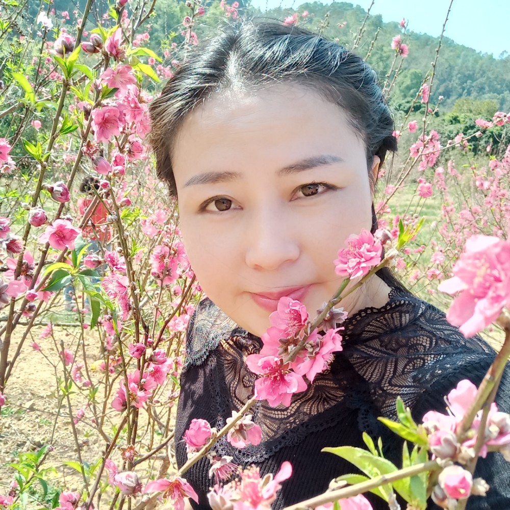 桃花灿烂，佳人未的照片