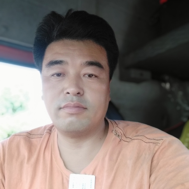 毛衣凝眸甜蜜的照片