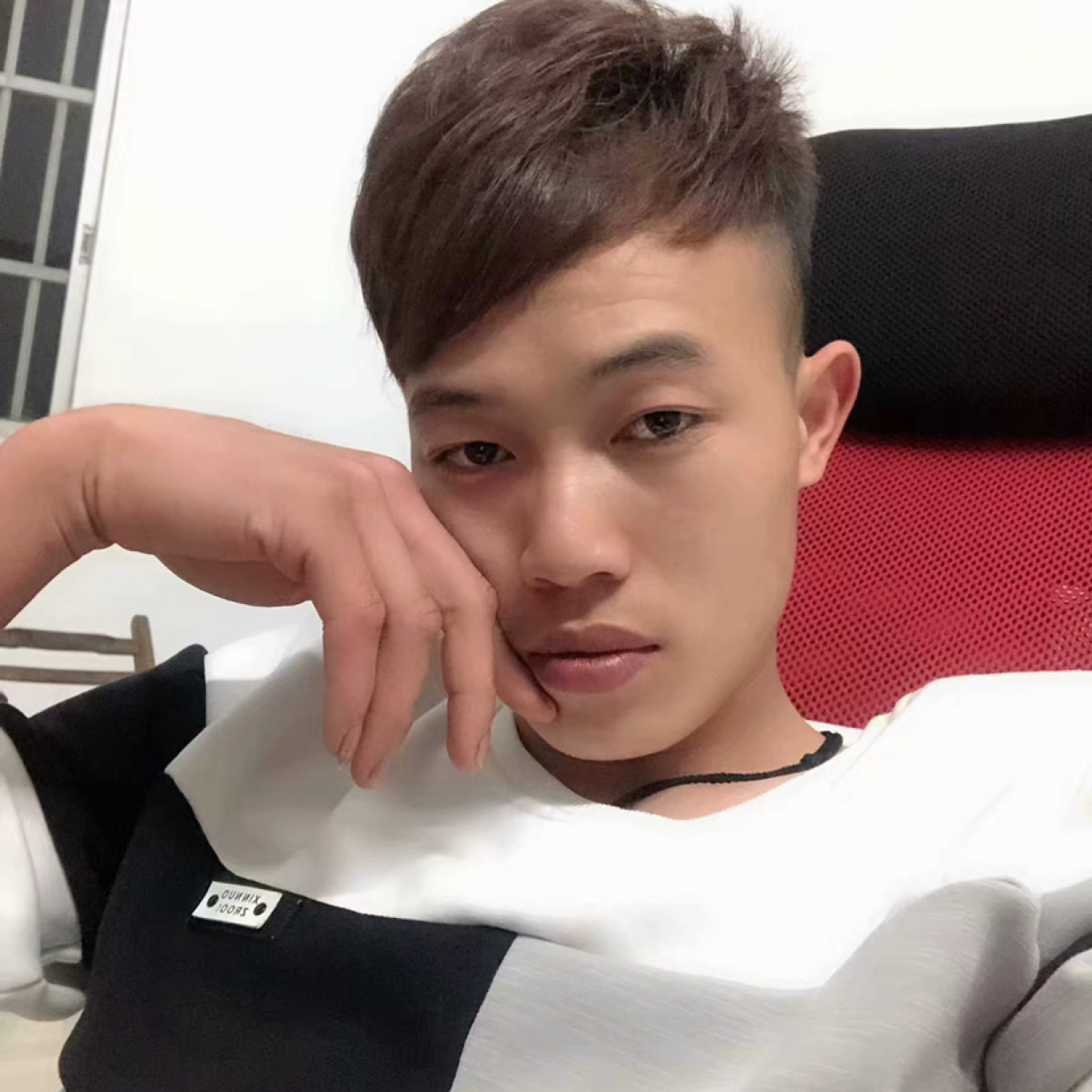 蚂蚁拾忆冷静的照片