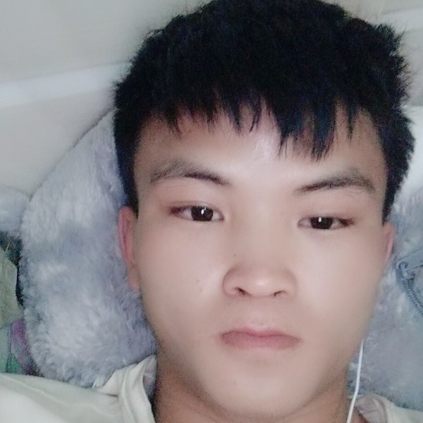 简简单单的男孩的照片