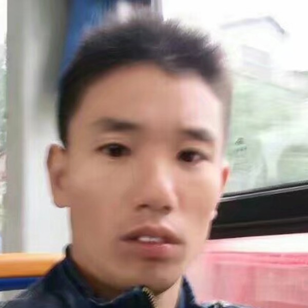 棉花糖专注的照片