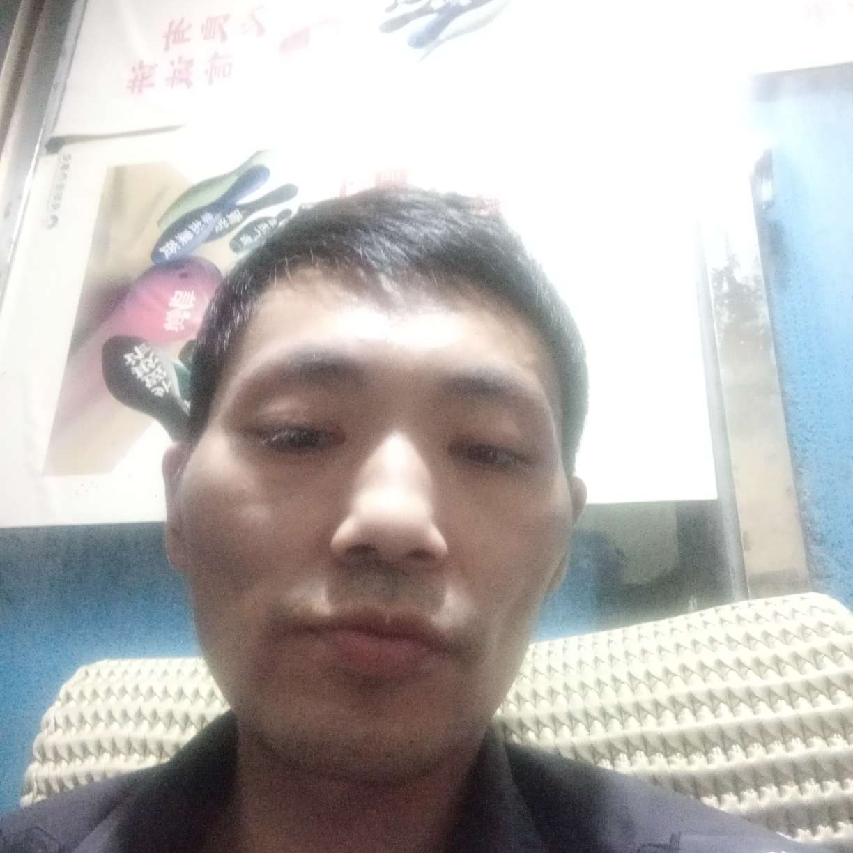 保温杯踢谨慎的照片