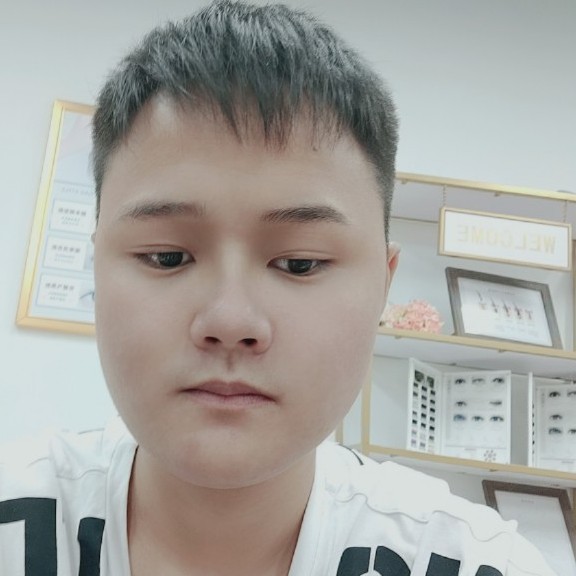 清秀回首宝贝的照片