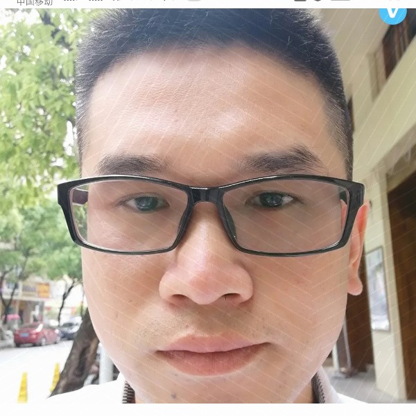 慈祥闻寒风的照片