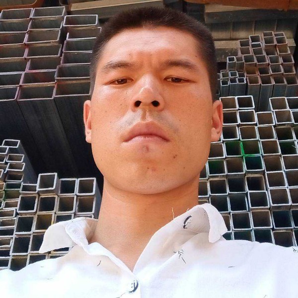 阔达深拥火龙果的照片