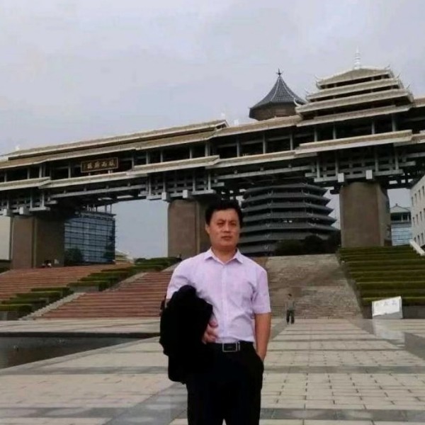 白开水回首自由的照片