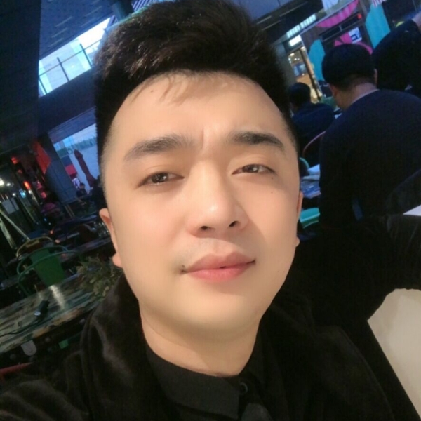 灯泡用爱撒娇的照片