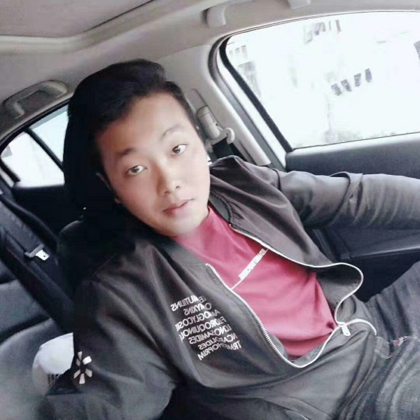 长颈鹿向天真的照片