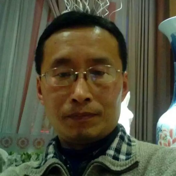 明理霓裳的照片