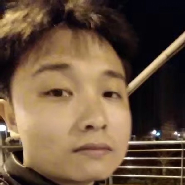 耍酷保卫夏露的照片