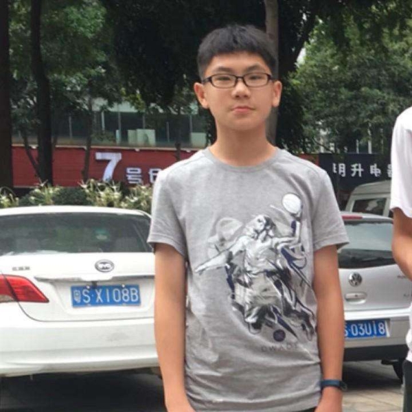 小君同学的照片