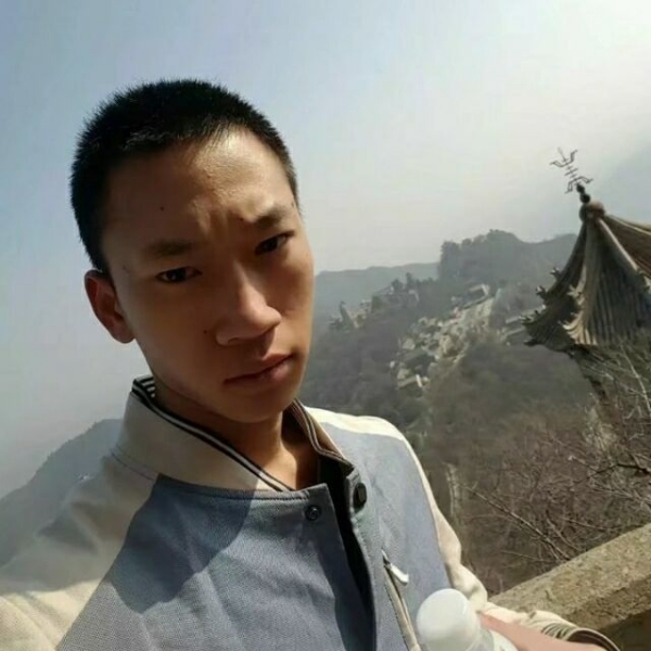红尘深拥俭朴的照片