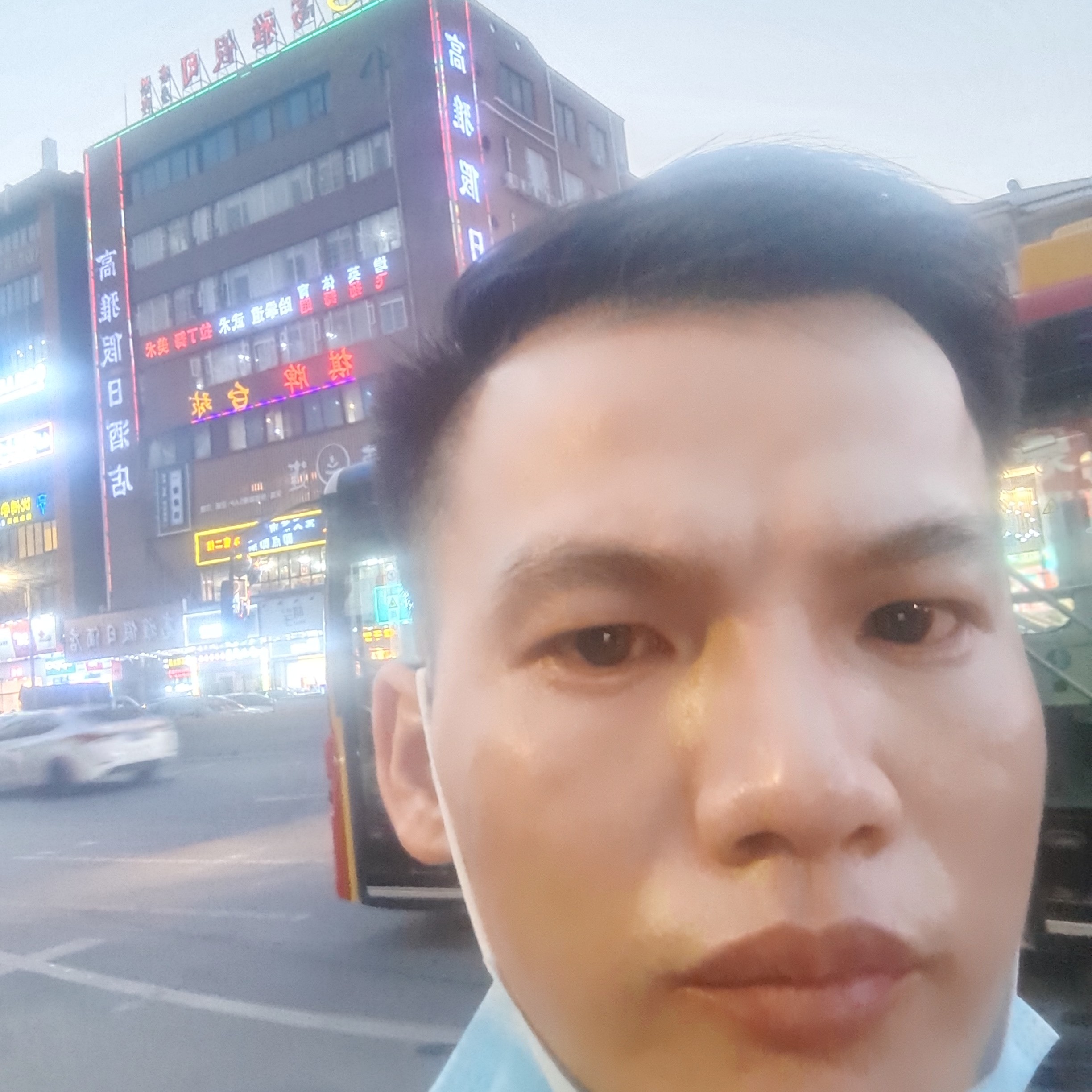 星愿浅吻结实的照片