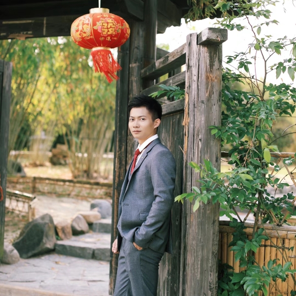爱笑深拥的照片