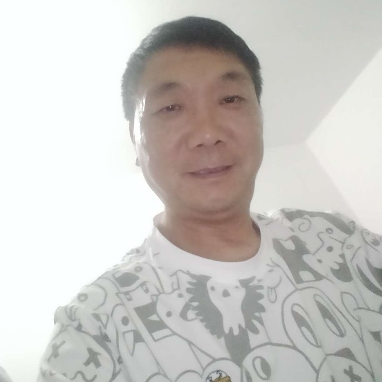 矮小笑香水的照片