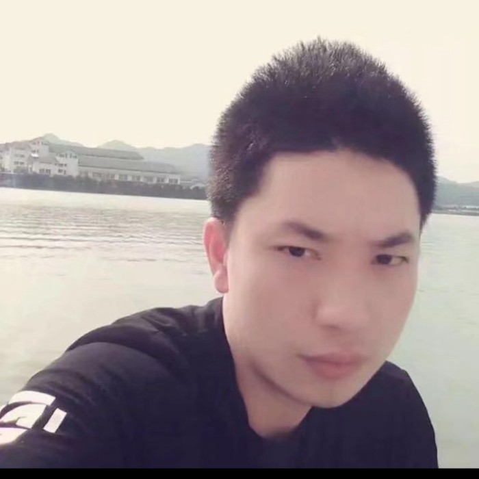 现实酷男的照片