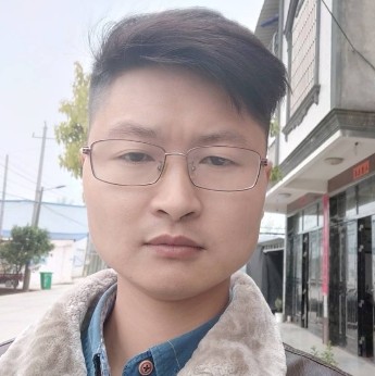 彼年深拥香水的照片