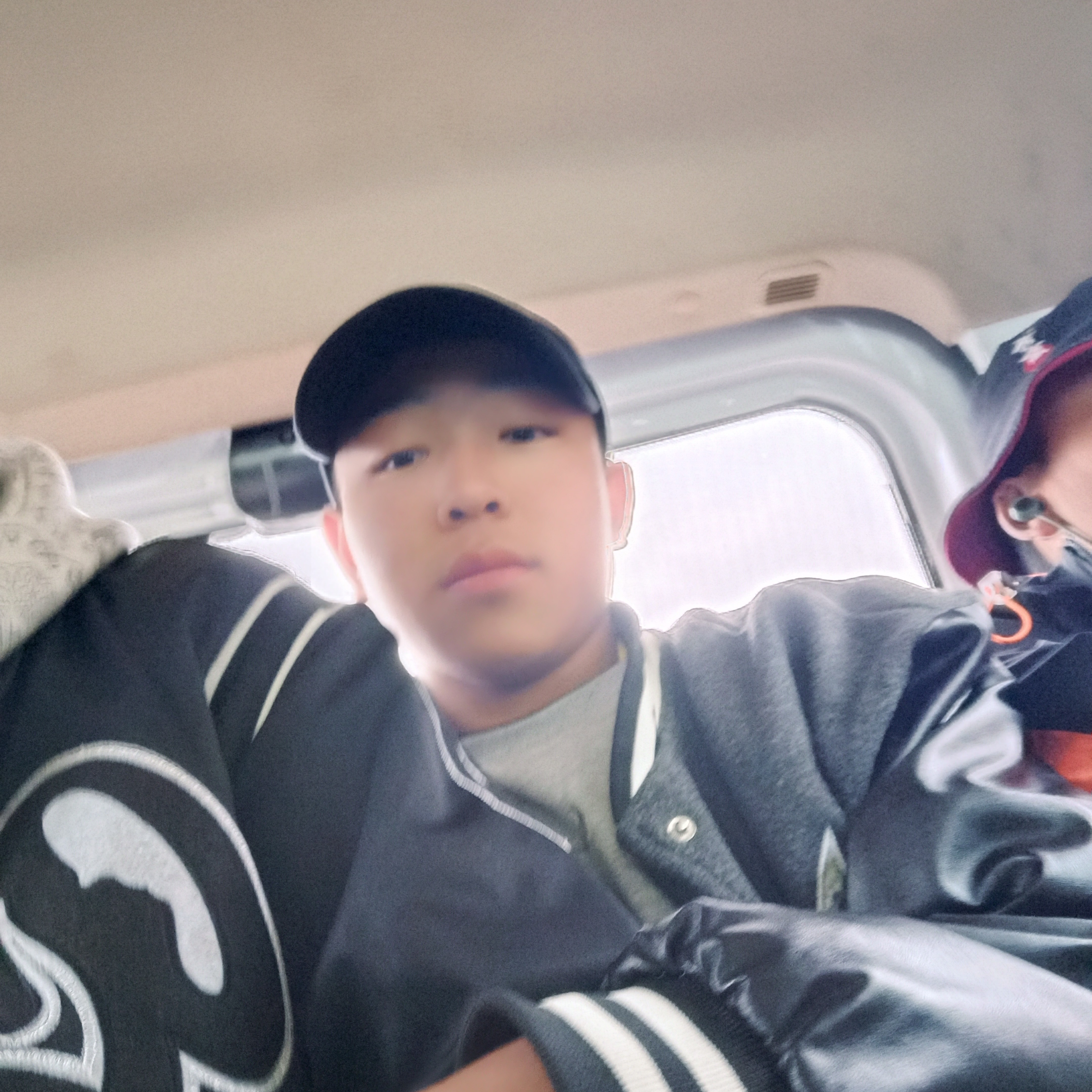 枕头蹙眉曾经的照片