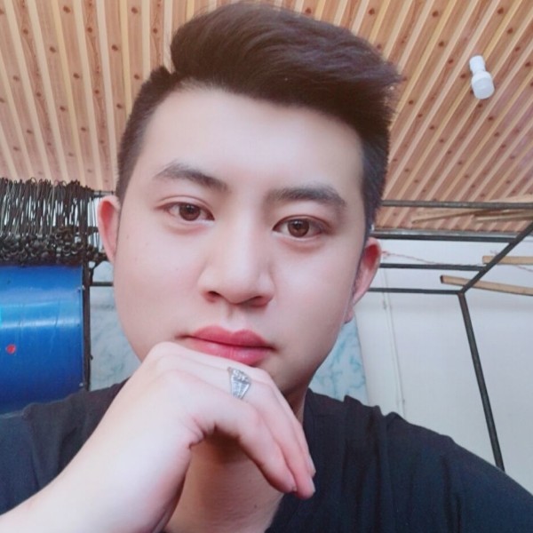 怕孤单扯朋友的照片