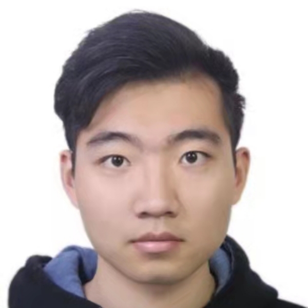 苗条踢金毛的照片