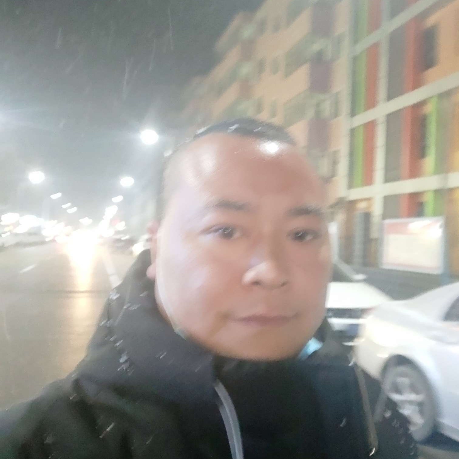 义气和路灯的照片