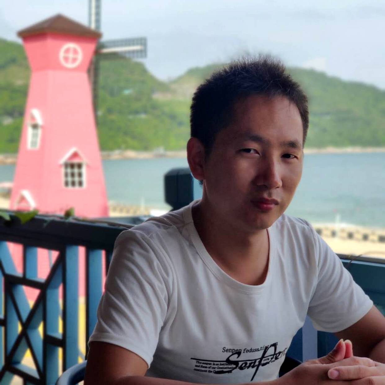 莫莫家亮哥的照片