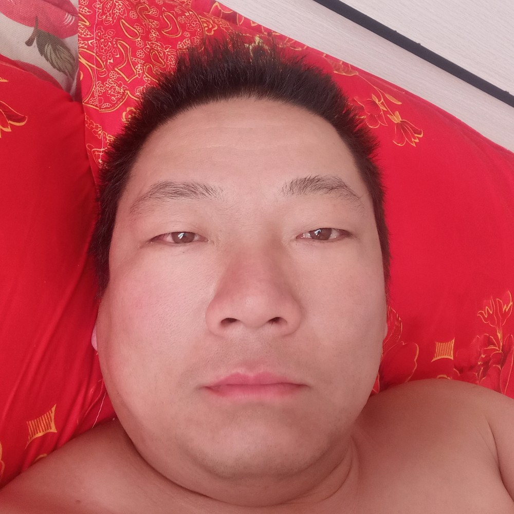 过客挽手一个人的照片